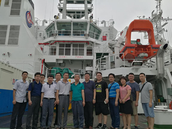 51吃瓜
教师赴黄埔船厂参观“海洋石油791”船